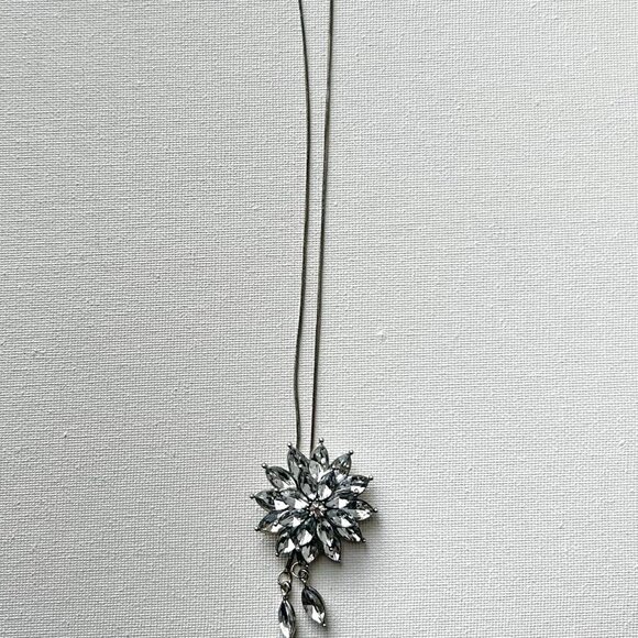 Vintage Crystal Flower Rhinestone Lariat Necklace - Picture 2 of 6